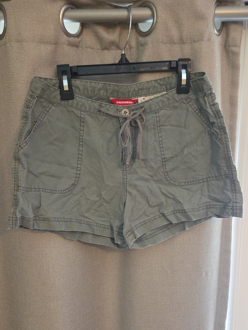 UNIONBAY Women's Olive Drawstring Cargo-Style Shorts